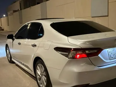 2021 تويوتا كامري جي ال اي