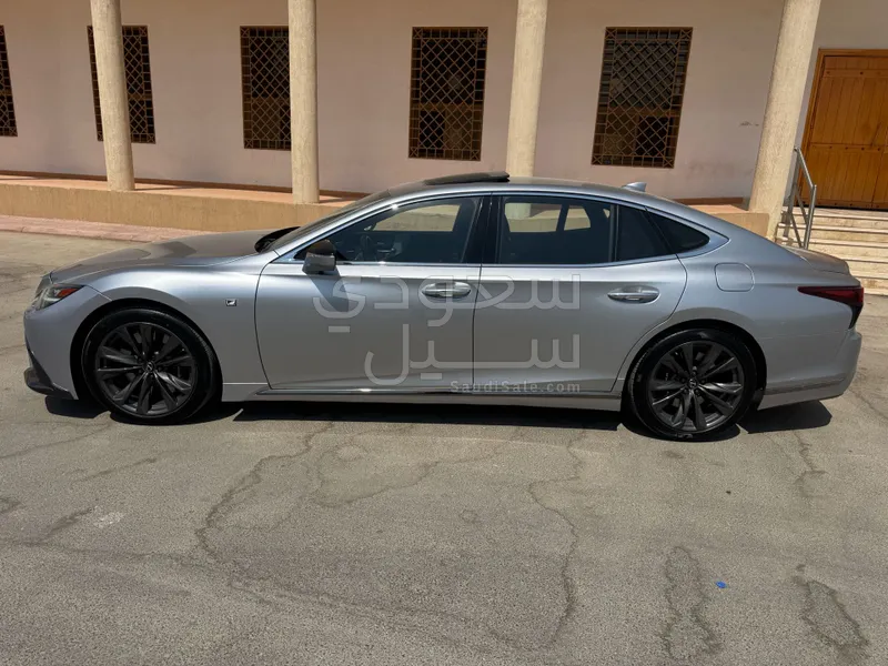 2021 لكزس إل إس 500إف