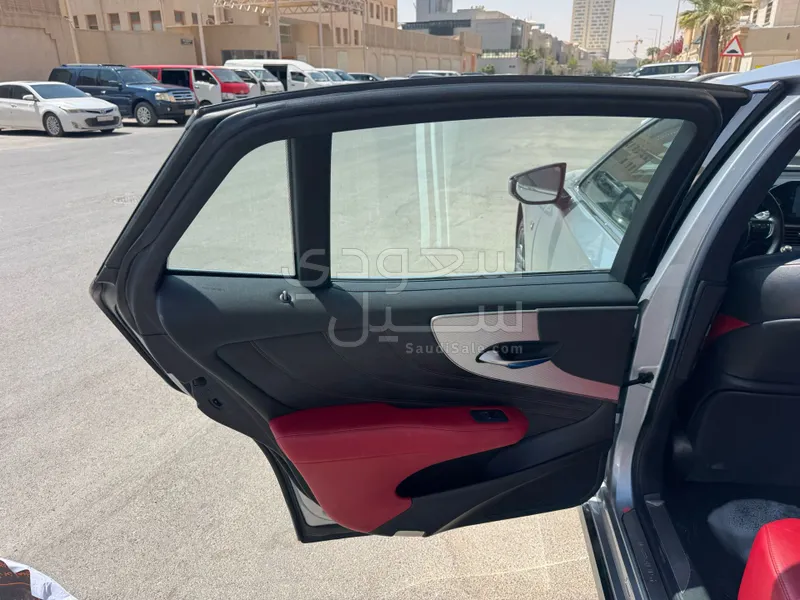 2021 لكزس إل إس 500إف