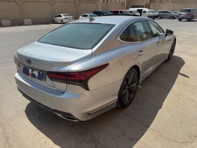2021 لكزس إل إس 500إف