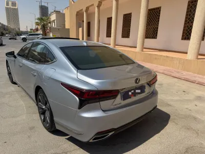 2021 لكزس إل إس 500إف