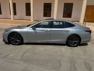 2021 لكزس إل إس 500إف