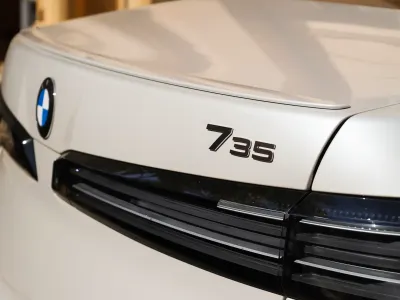 2027 بي ام دبليو الفئة السابعة 735أي