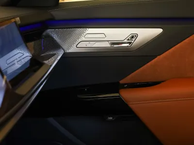 2027 بي ام دبليو الفئة السابعة 735أي