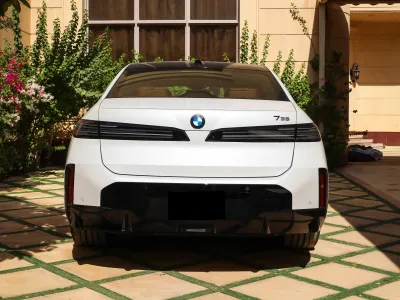 2027 بي ام دبليو الفئة السابعة 735أي