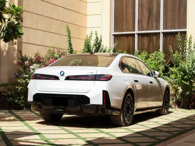 2027 بي ام دبليو الفئة السابعة 735أي