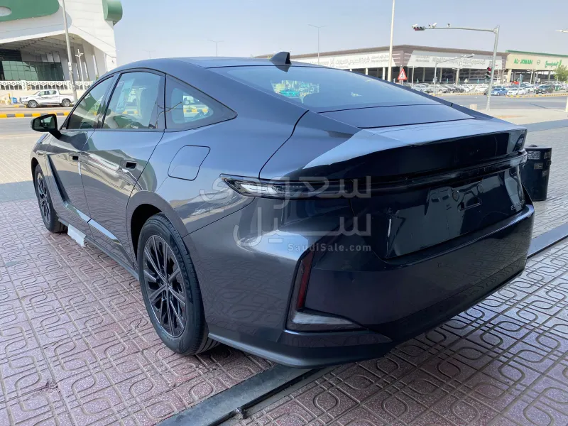 2026 لكزس إي إس 350