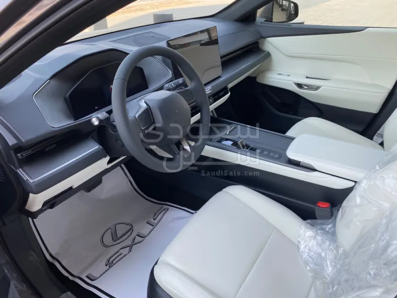 2026 لكزس إي إس 350