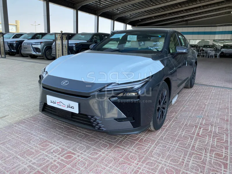 2026 لكزس إي إس 350