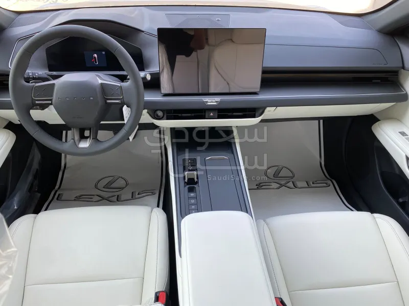 2026 لكزس إي إس 350
