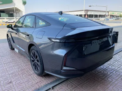 2026 لكزس إي إس 350