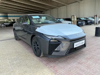 2026 لكزس إي إس 350