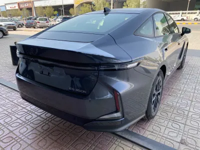 2026 لكزس إي إس 350