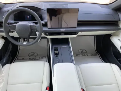 2026 لكزس إي إس 350