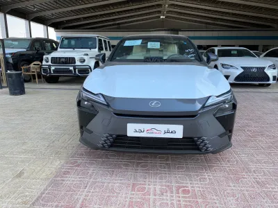2026 لكزس إي إس 350