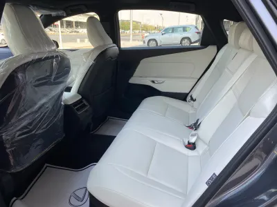 2026 لكزس إي إس 350