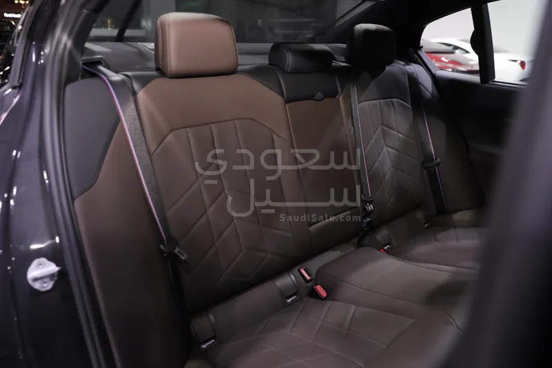 2027 بي ام دبليو الفئة الخامسة 530 إم كت