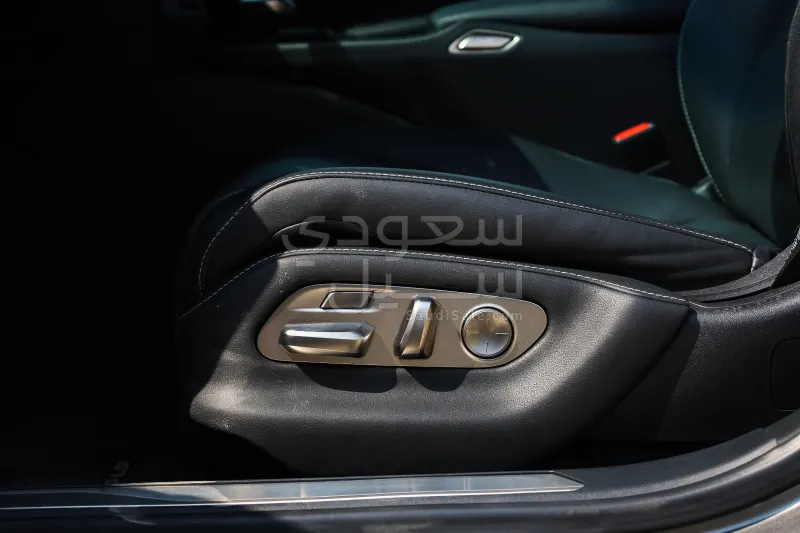 2021 لكزس إل إس 500