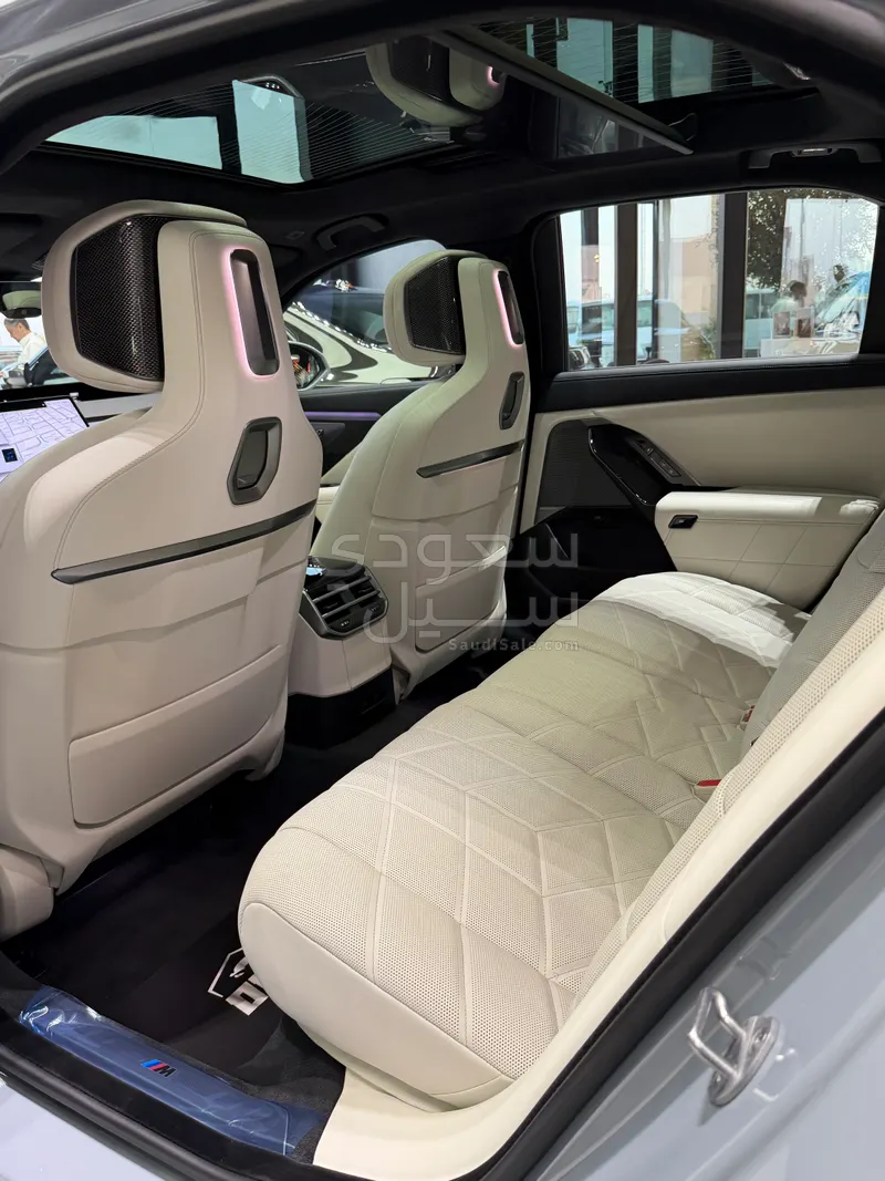 2027 بي ام دبليو الفئة السابعة 735أي
