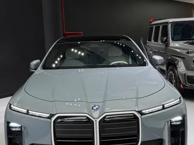 2027 بي ام دبليو الفئة السابعة 735أي