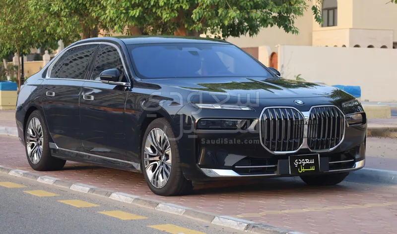 2026 بي ام دبليو الفئة السابعة 735أي