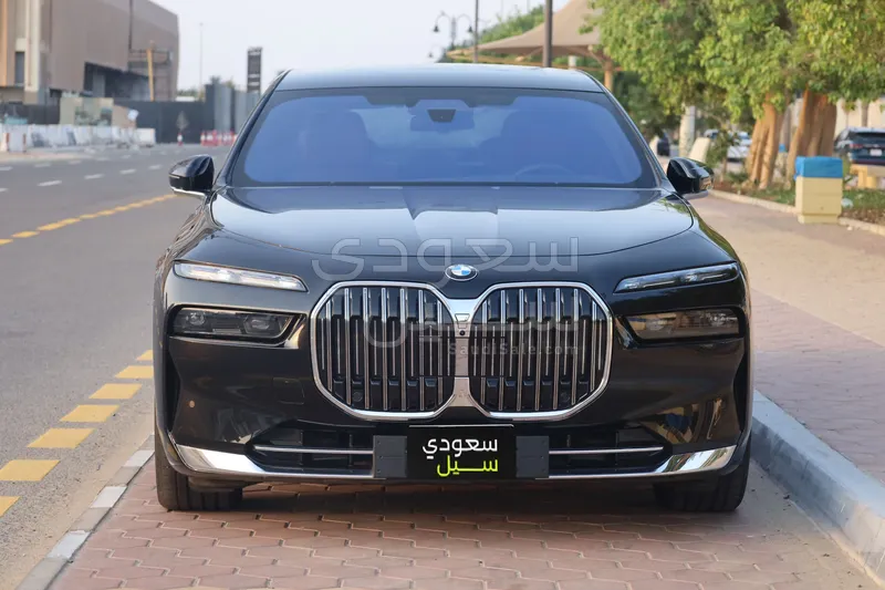 2026 بي ام دبليو الفئة السابعة 735أي