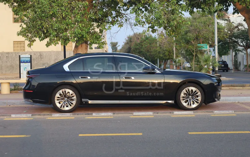 2026 بي ام دبليو الفئة السابعة 735أي