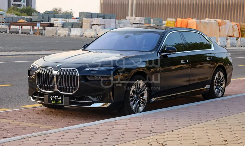 2026 بي ام دبليو الفئة السابعة 735أي