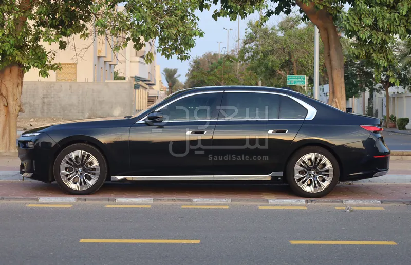 2026 بي ام دبليو الفئة السابعة 735أي