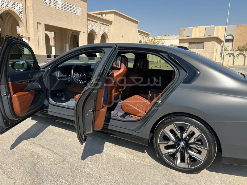 2023 بي ام دبليو الفئة السابعة 760أي