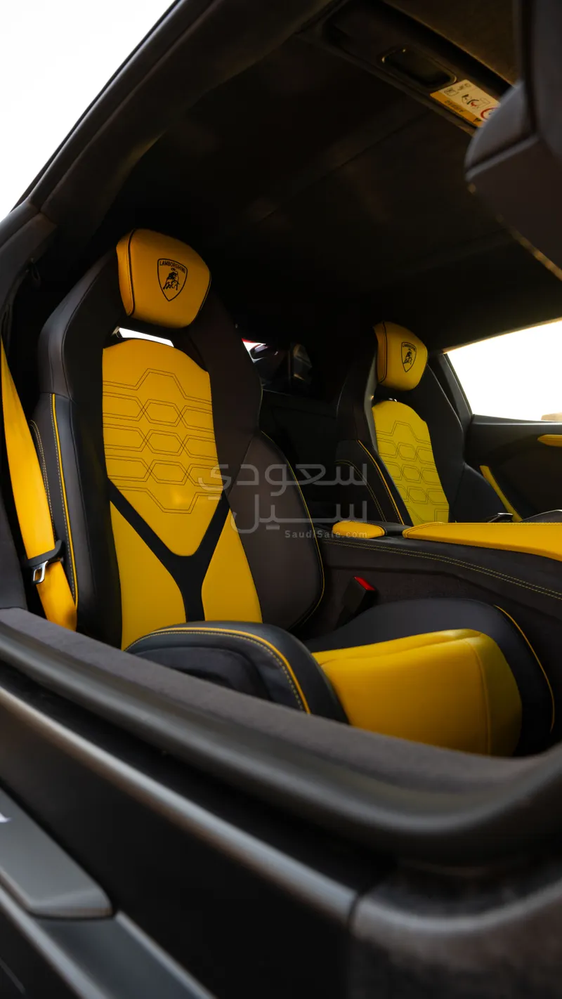 2025 لمبرجيني ريفويلتو