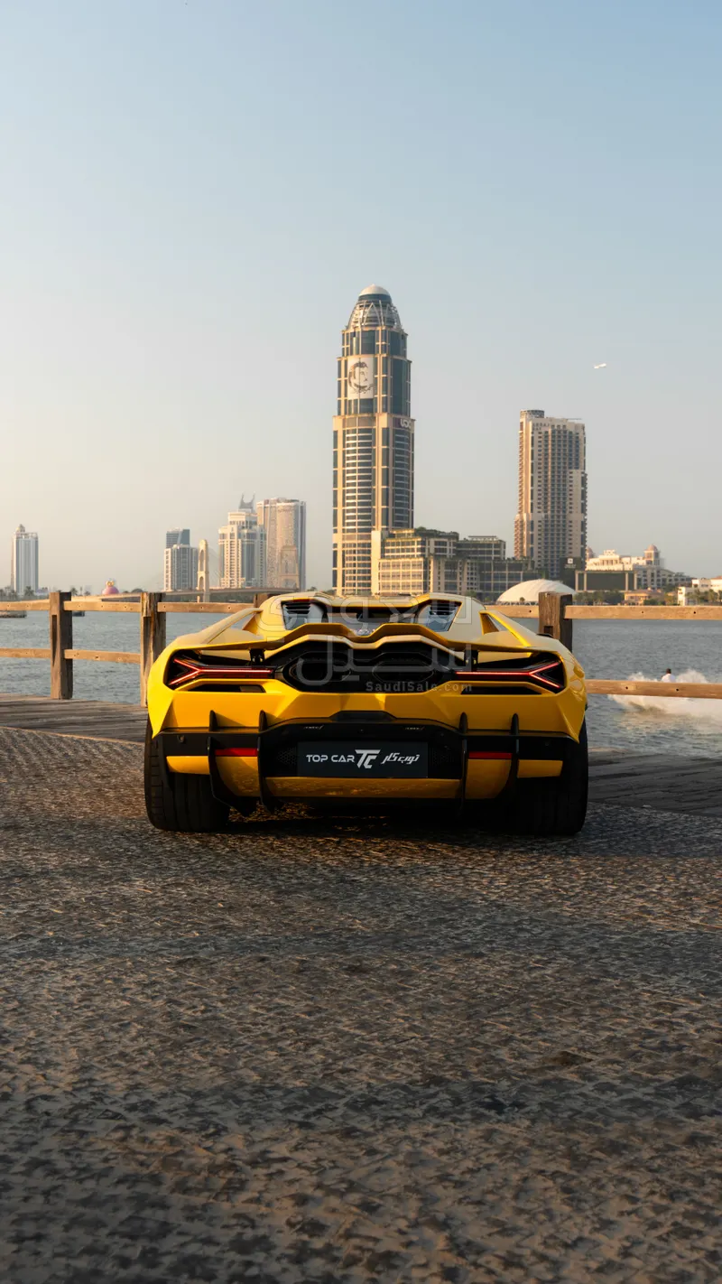 2025 لمبرجيني ريفويلتو