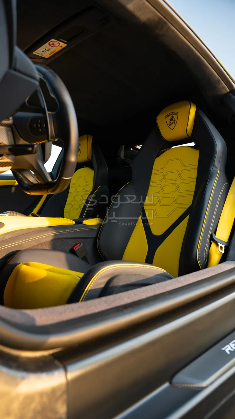 2025 لمبرجيني ريفويلتو