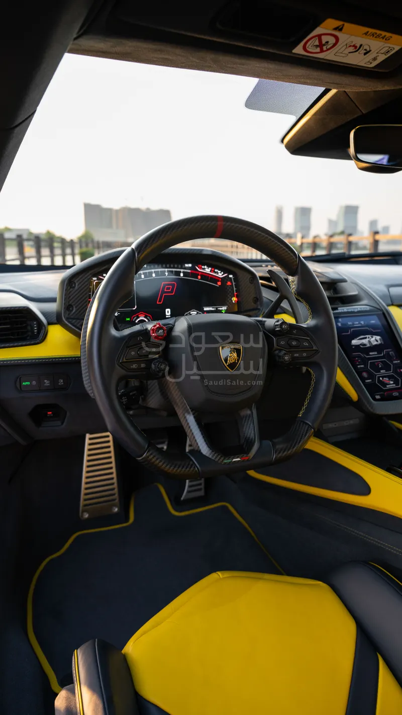 2025 لمبرجيني ريفويلتو