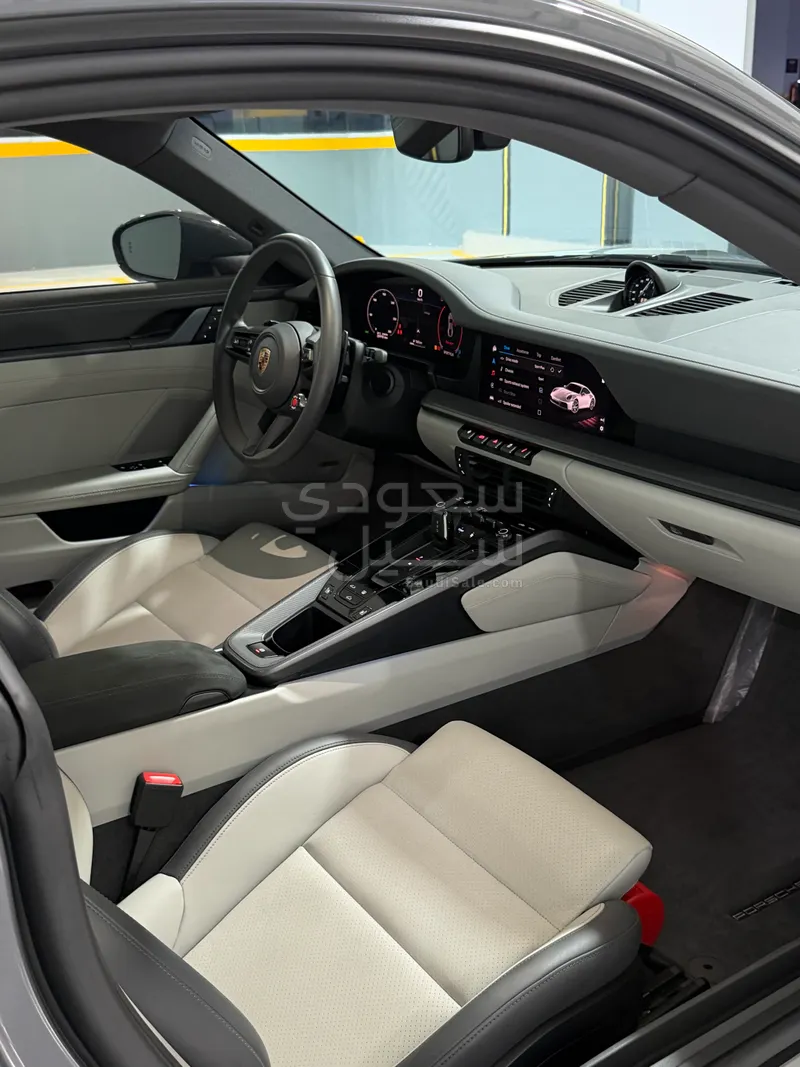 2025 بورش 911 كاريرا