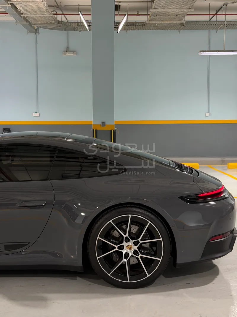 2025 بورش 911 كاريرا