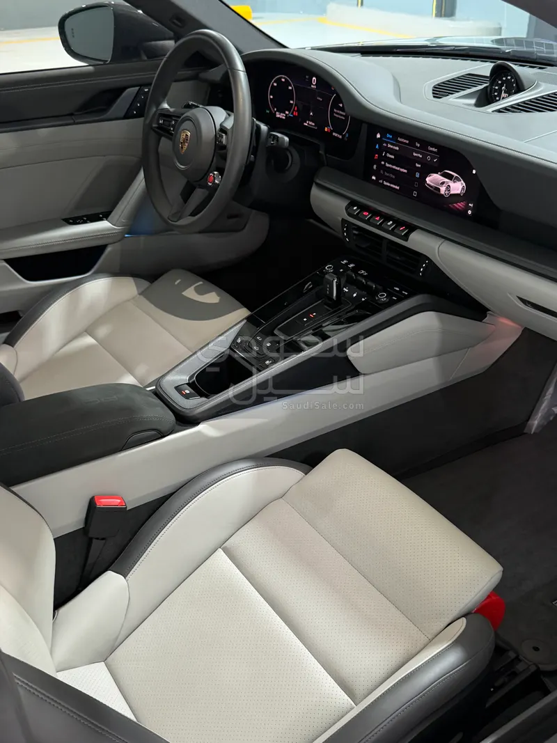 2025 بورش 911 كاريرا