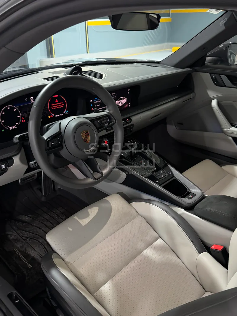 2025 بورش 911 كاريرا