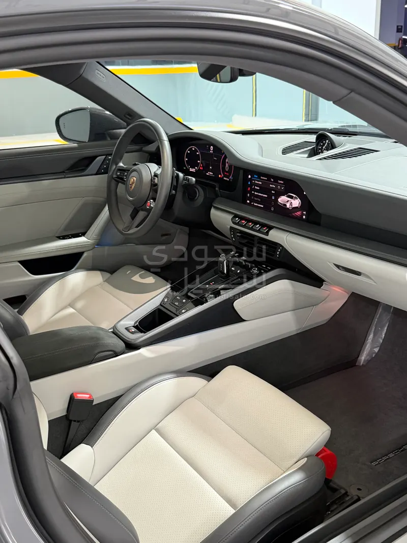 2025 بورش 911 كاريرا