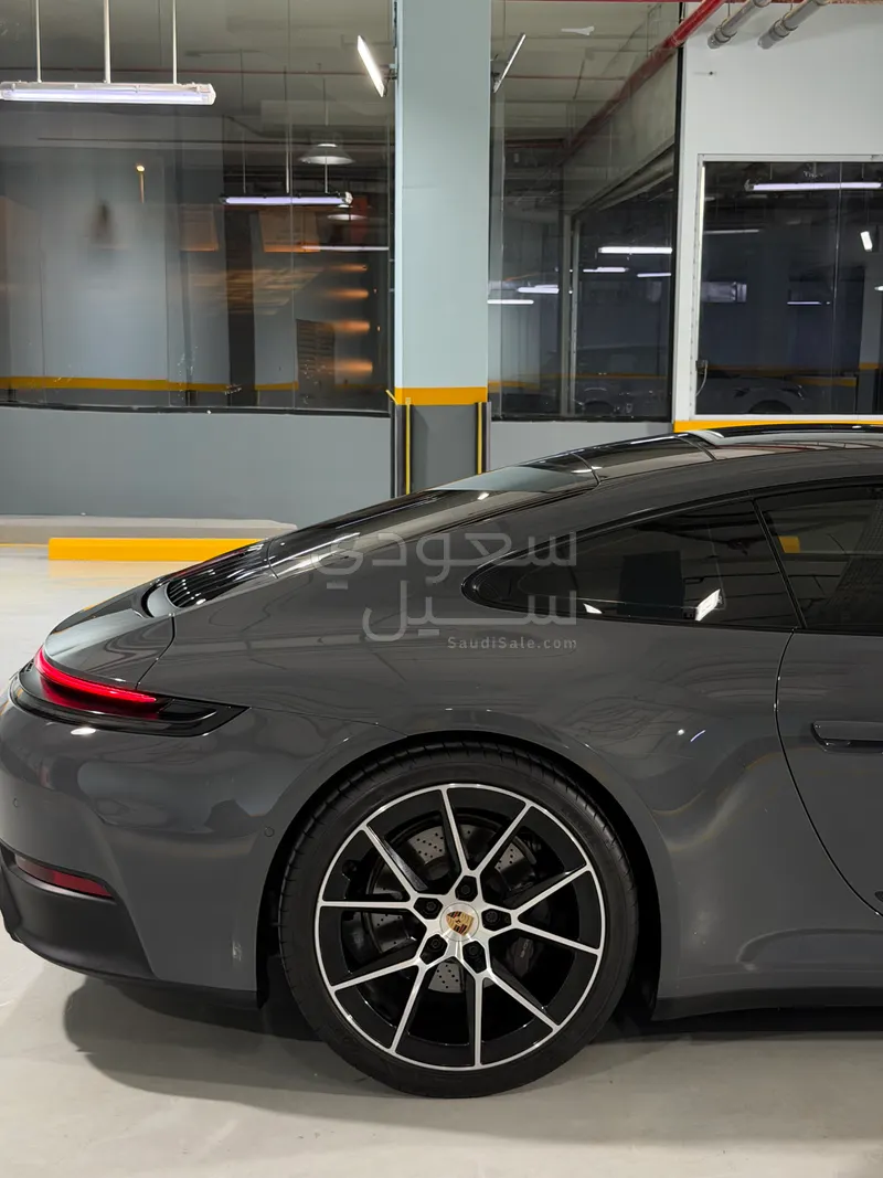 2025 بورش 911 كاريرا