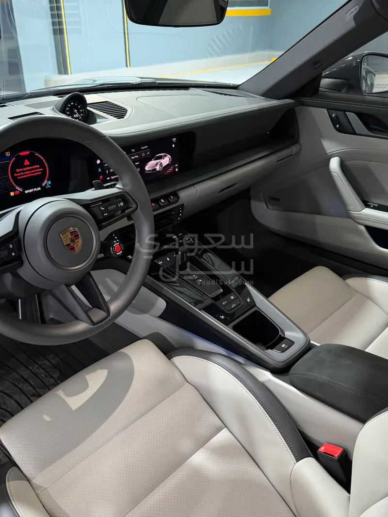 2025 بورش 911 كاريرا