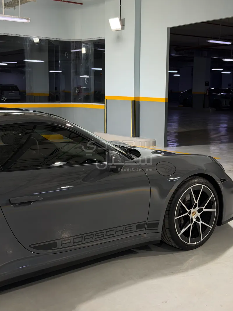 2025 بورش 911 كاريرا