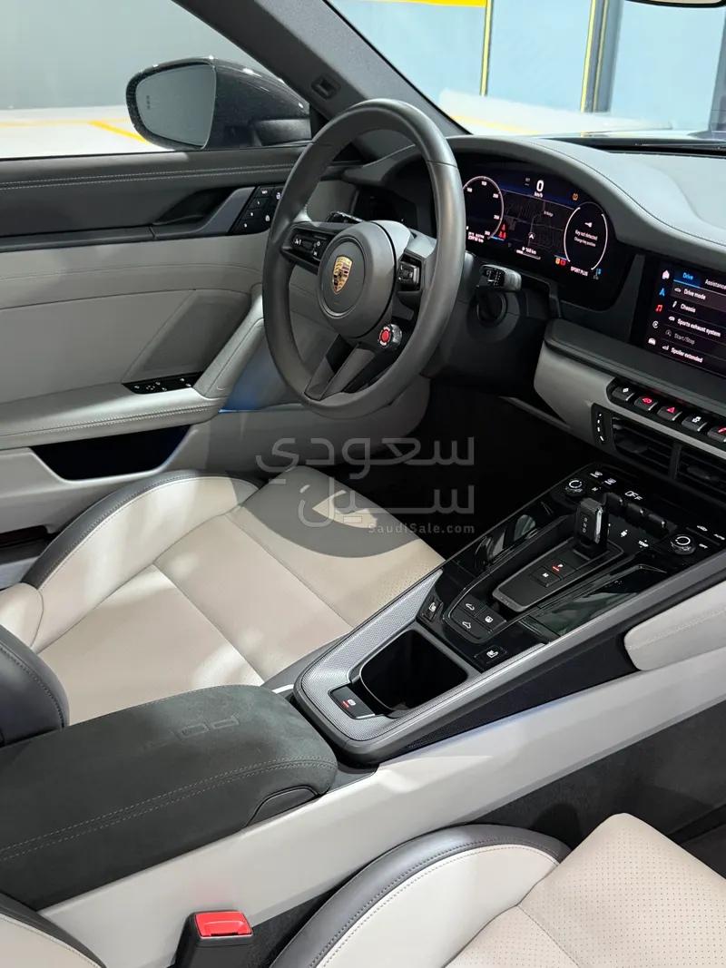 2025 بورش 911 كاريرا