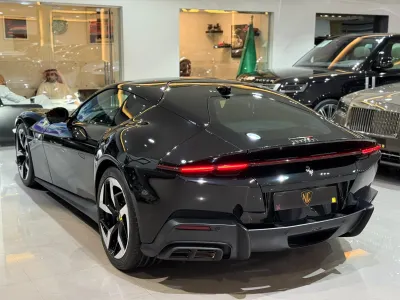 2025 فيراري 12 سيليندر