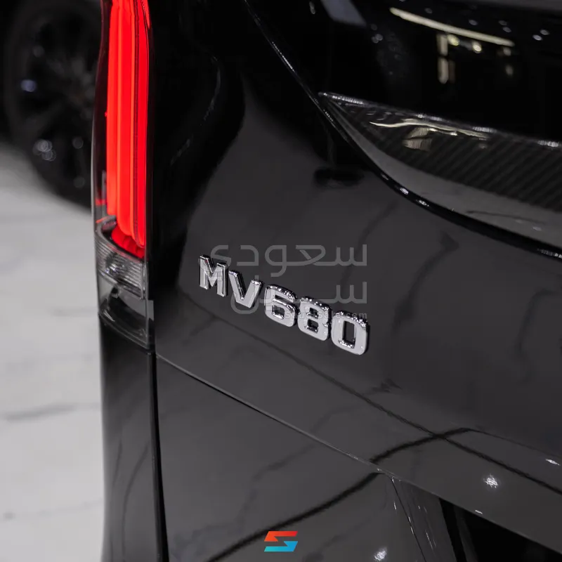2025 مرسيدس - بنز فيانو ام في 680