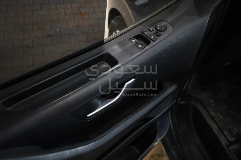 2022 هيونداي ستاريا