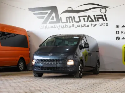 2022 هيونداي ستاريا