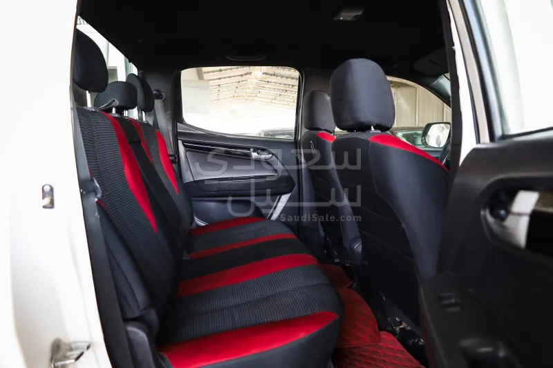 2015 ايسوزو بيكب غمارتين