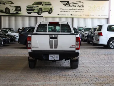 2015 ايسوزو بيكب غمارتين