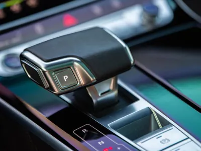 2021 اودي اي 8 ال 55تي اف اس أي